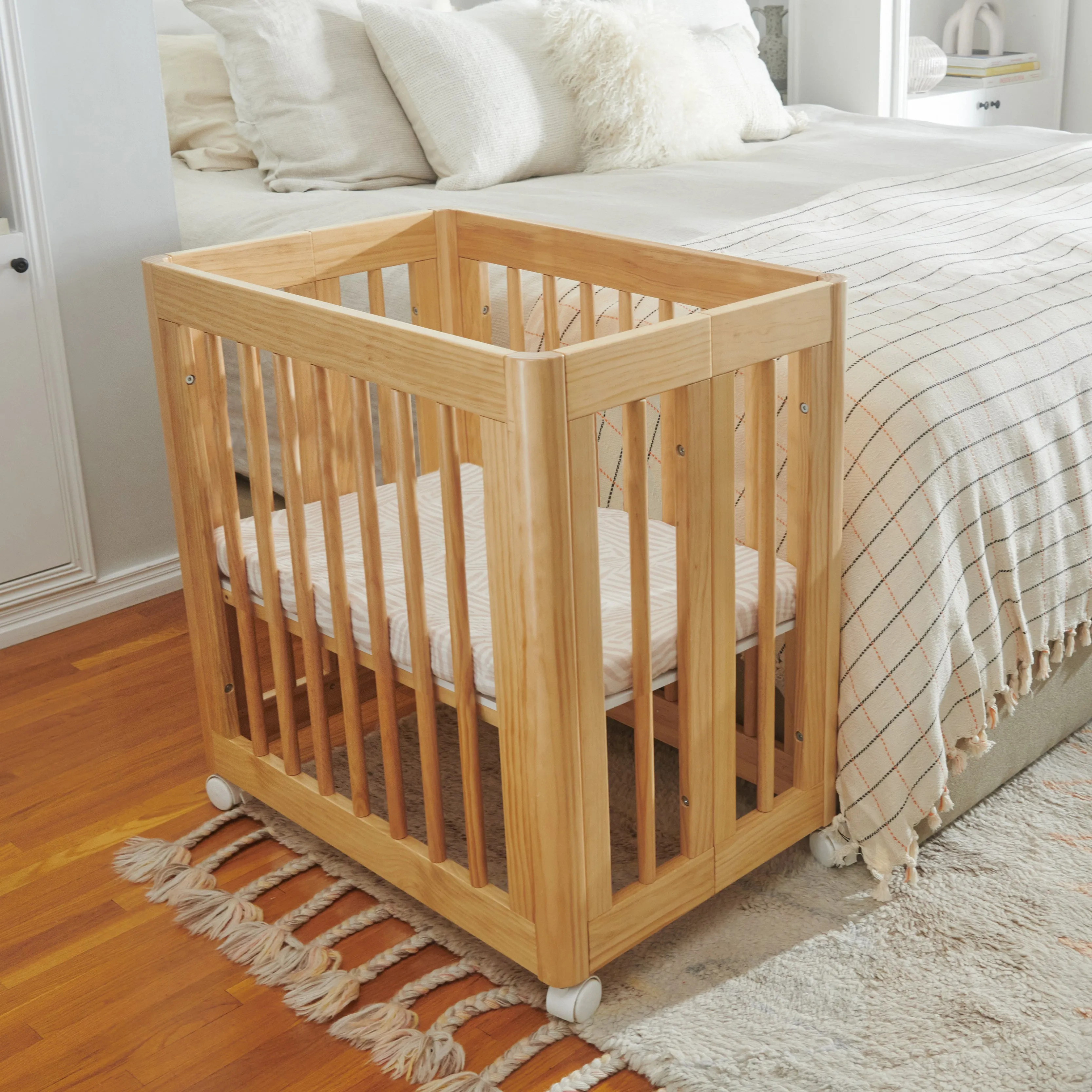 All-Stages Bassinet Sheet in GOTS-Certified Organic Muslin Cotton - Oat Stripe