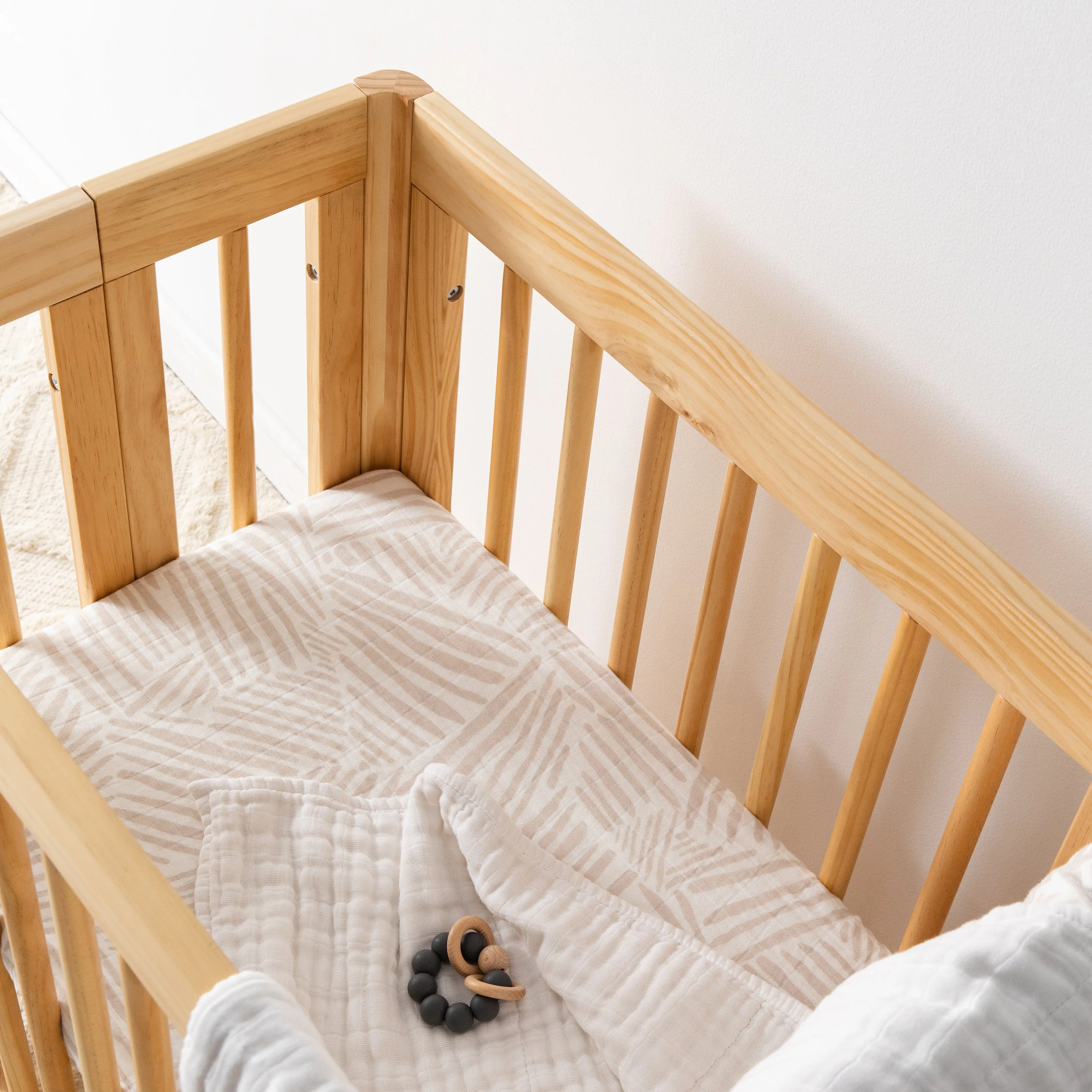 All-Stages Bassinet Sheet in GOTS-Certified Organic Muslin Cotton - Oat Stripe